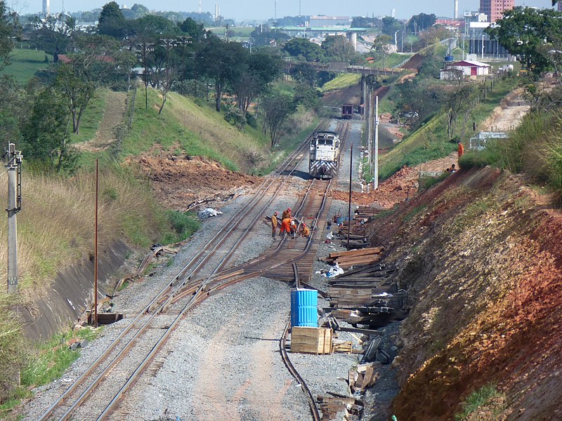 File:Obras para duplicação da ferrovia na Variante Boa Vista-Guaianã km 228-229 em Indaiatuba - panoramio (1).jpg