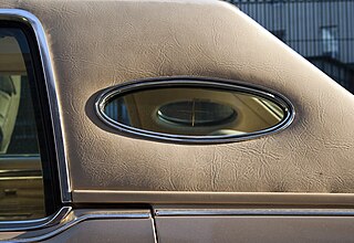 <span class="mw-page-title-main">Opera window</span> Type of small fixed window of an automobile