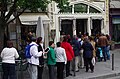 Cola para entrar el la librería Lello