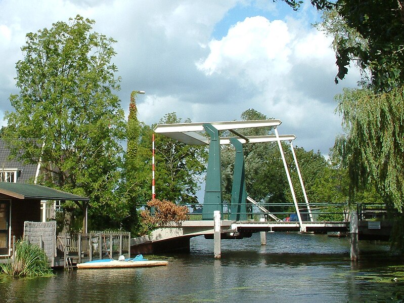 File:Ottoland Sint Jacobsbrug over de Wijde Giessen (1).JPG