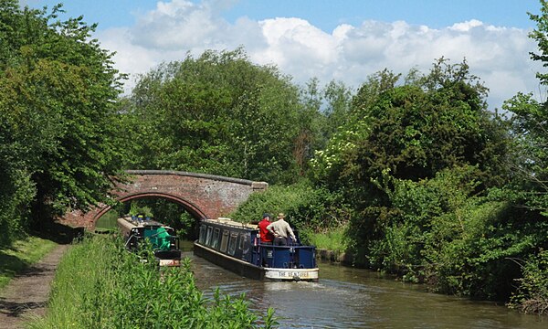 Bridge and narrowboats on the Oxford Canal near the Plough Inn.