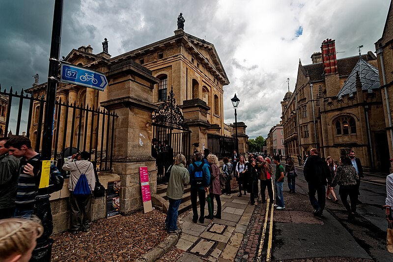 File:Oxford - Catte street - Graduation ceremony in the Sheldonian theatre (june 2011) 02.jpg