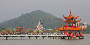 English: Chinese Pagode at Lotus Lake, Kaohsiu...