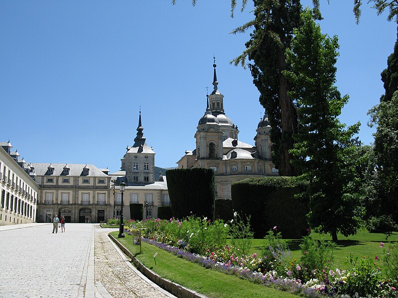 File:Palacio Real La Granja Segovia 2010 1.jpg