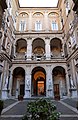 Palazzo mattei di giove, eerste binnenplaats 01.jpg