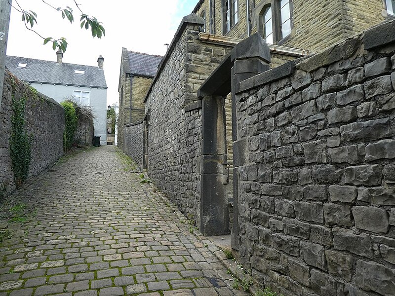 File:Paradise Lane in Clitheroe - geograph.org.uk - 5896857.jpg