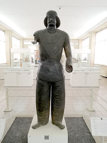 File:Parthian Man Statue, National museum of Iran.jpg