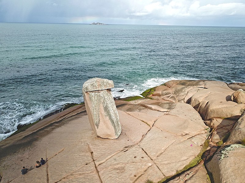 File:Pedra do Frade Laguna.jpg