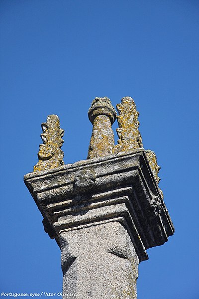 File:Pelourinho de Fonte Arcada - Portugal (21726771636).jpg