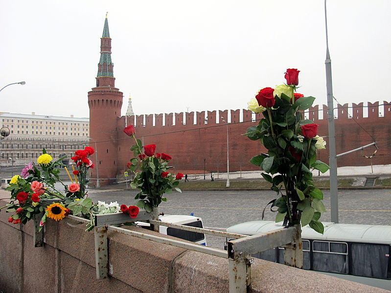 File:People came to the side of Boris Nemtsov's murder (2015-02-28; 16).JPG