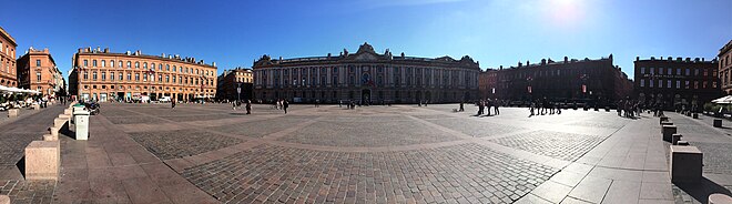 La place de la liberté 660px-Place_du_Capitole_%28Toulouse%29