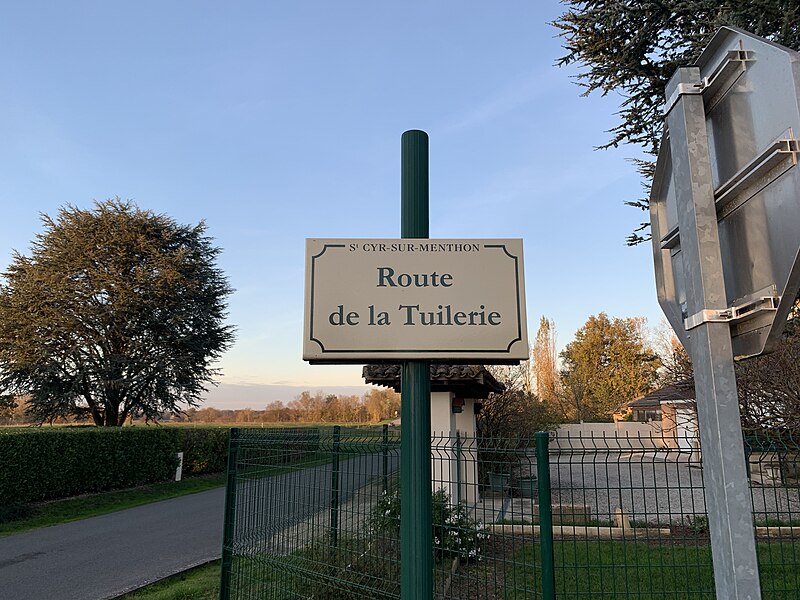 File:Plaque Route Tuilerie - Saint-Cyr-sur-Menthon (FR01) - 2020-11-12 - 2.jpg