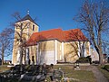 Kirche mit Ausstattung, Kriegerdenkmal für die Gefallenen des Ersten Weltkrieges auf dem Kirchhof sowie Trebra-Lindenausche Familiengruft an der Kirche.