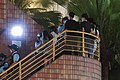 晚上10時15分，有5位市民在新城市廣場戶外樓梯圍觀期間突然被截查和包抄，其中兩人被捕