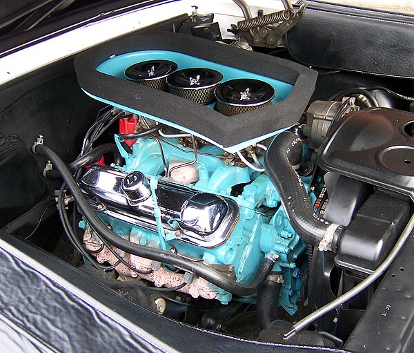 Pontiac V8 engine with triple two-barrel Tri-Power carburetor setup