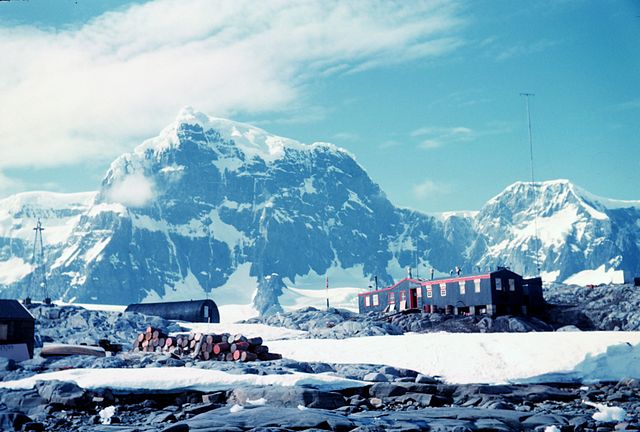 Port Lockroy, den tidligere britiske Base A utenfor Antarktishalvøya, er omgjort til museum.