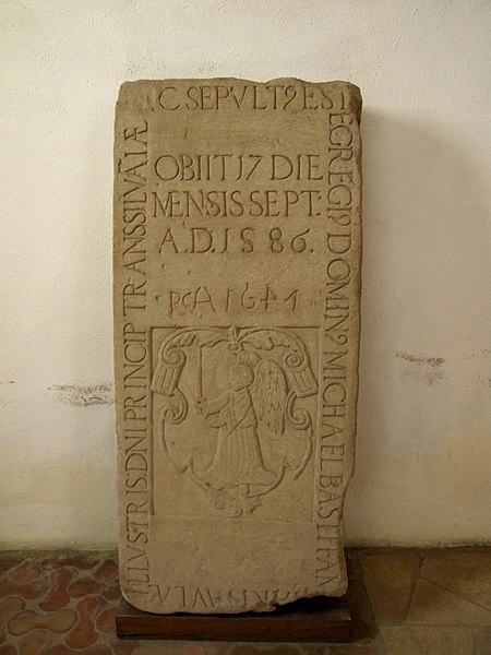 File:Prejmer (Tartlau) - stone monument.jpg