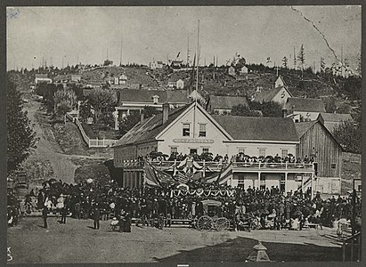 Garfield memorial service, 1881. Note the building to the right of the hotel.