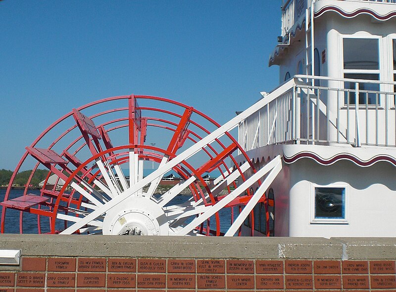 File:Princess Curves Paddle wheel.JPG