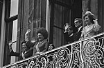 Miniatuur voor Bestand:Prinsjesdag 1975 opening Staten-Generaal Koninklijke familie op balkon Paleis , Bestanddeelnr 928-1559.jpg