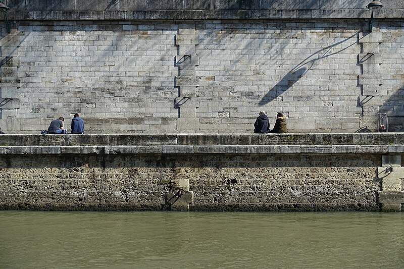 File:Promenade Maurice-Carême (26142090641).jpg