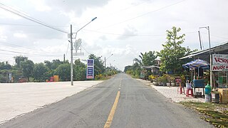 Tỉnh lộ 831 ngang qua xã Vĩnh Thạnh.