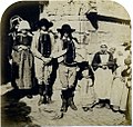 Quimperlé : groupe de paysans et gendarme (photographie de 1859, John Jephson, Augustus Reeve et Henry Taylor)