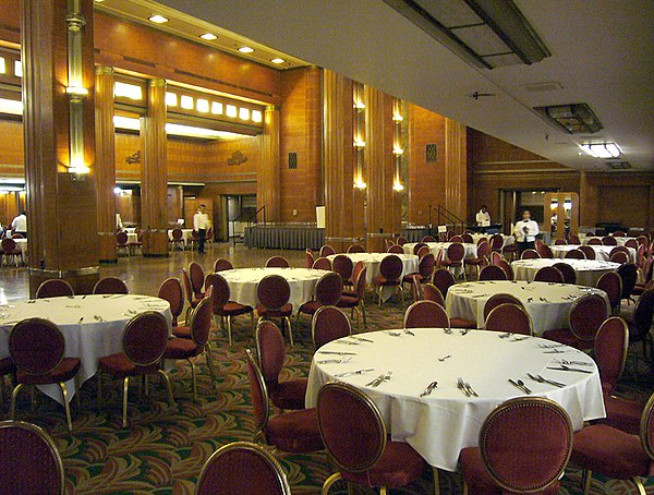 Restaurant scenes set in New York at the start of Barton Fink were filmed inside the RMS Queen Mary ocean liner.