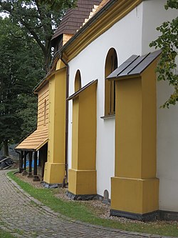 Rachowice, kościół Trójcy Świętej, fragment elewacji południowej.JPG