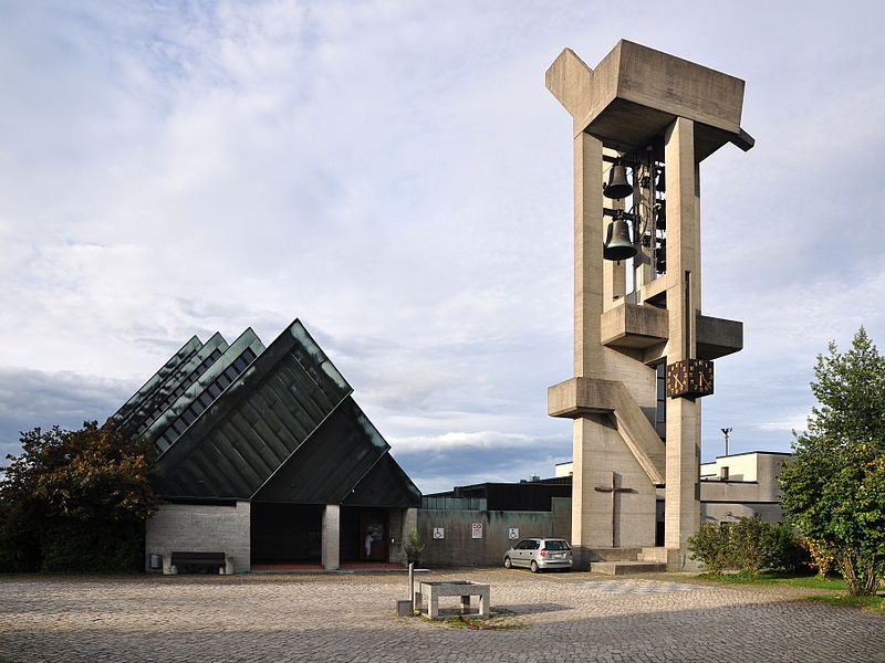 File:Reformierte Kirche Effretikon, Rebbuckstrasse 2011-09-07 18-22-00 ShiftN.jpg