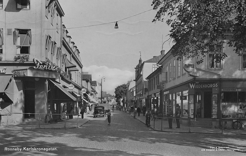 File:Ronneby 1953 Fenix Wiedenborgs.jpg