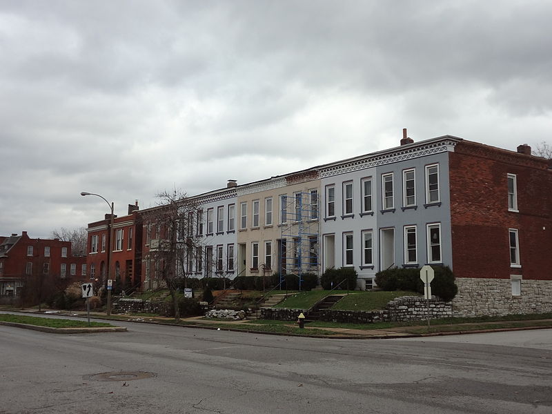 File:Rowhouses on Russell at Oregon.jpg