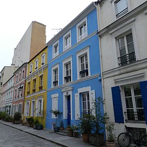 Byggnader vid Rue Crémieux.