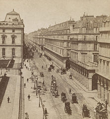 Rue de Rivoli et hôtel du Louvre, between 1860 and 1870.jpg