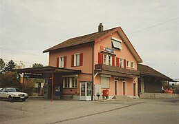 station building, street-side (1998)