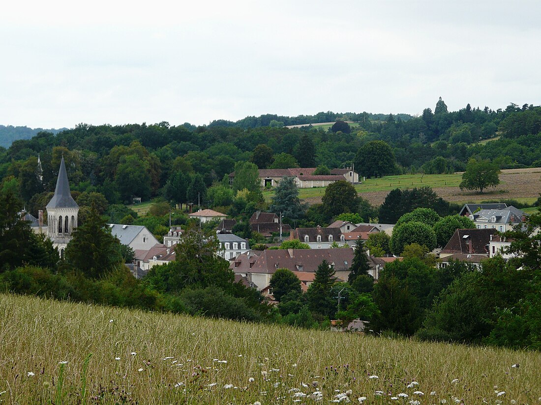 File:Saint-Pierre-de-Chignac village (1).JPG