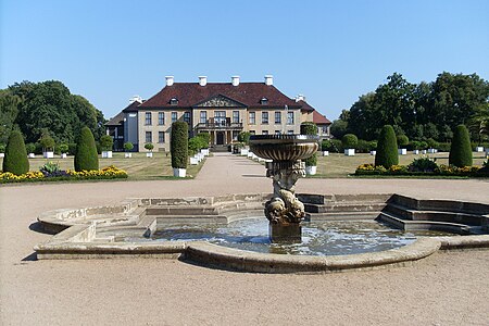 Schloss Oranienbaum - Parkseite.jpg