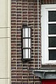 Deutsch: Leuchte am ehemaligen Jungen-Eingang der Schule Osterbrook in Hamburg-Hamm.