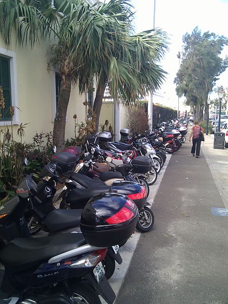 File:Scooters as far as the eye can see - Hamilton Bermuda - panoramio.jpg