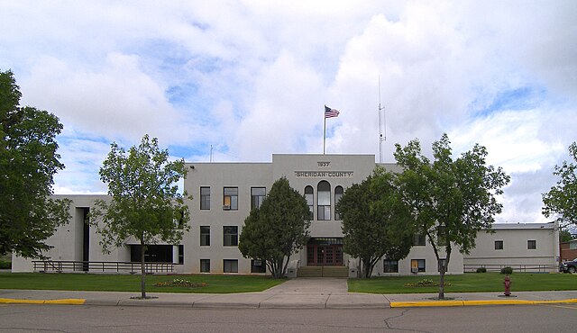 Sheridan County Courthouse in Plentywood