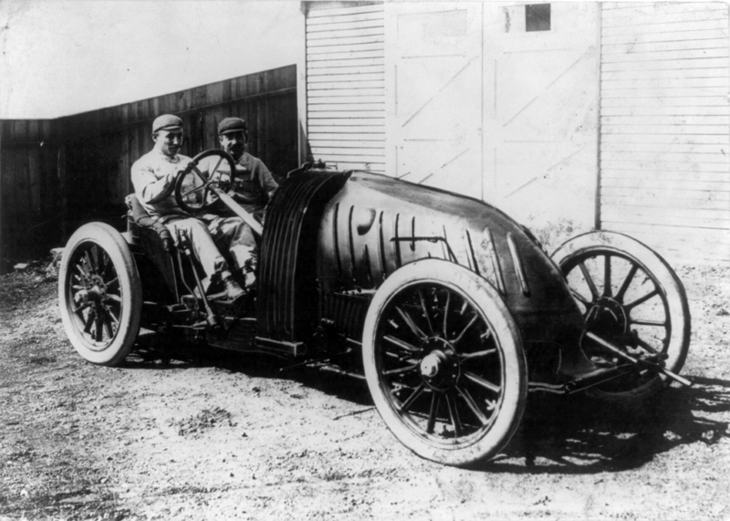 File:Sisz in his racing machine 1906 edited.png