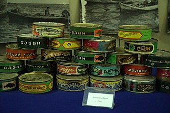 Рыбные консервы советских времен в музее Аральского моря, Муйнак, Узбекистан