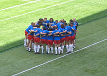 Photo de l'équipe du Stade français, en cercle, au Parc des Princes en 2005