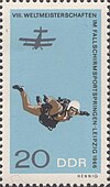 Почтовая марка ГДР, 1966 год; VIII чемпионат мира по парашютному спорту в Лейпциге