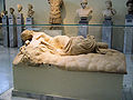 Deutsch: Statue einer schlafenden Mänade im NAMA, Nr. 261. English: Statue of a sleeping Maenad at the NAMA, Nr 261.