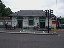 Streatham Hill-stn-building.JPG