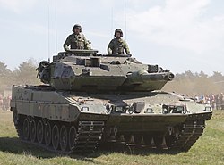 Stridsvagn 122: Historia, Stridsvagn 121, Vidareutveckling