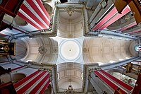 Strop Baziliky svatého Petra v sicilském Riposto ve stylu sicilského baroka