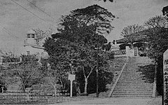 日治時期的上建造的紅磚平臺、海關宿舍（今安平古堡史蹟紀念館）及安平燈塔