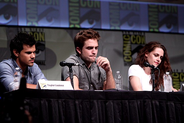 Stewart with Taylor Lautner (left) and Robert Pattinson (middle) at the 2012 San Diego Comic-Con